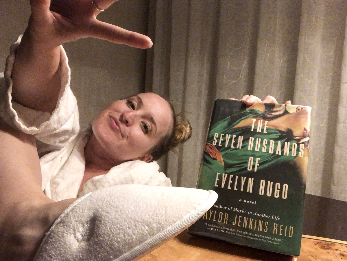 TaylorRice7's tweet photo. I’m currently in a robe and slippers at the @FourSeasons reading a book and dreaming of this being my life forever🧖🏼‍♀️ I have a conference so I’m technically working...BUT come on. THIS IS IT. THIS IS THE DREAM. https://t.co/XBnQUDnwjc