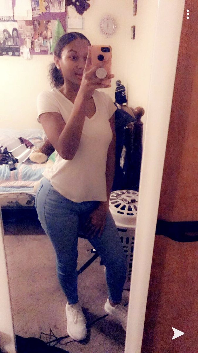 _CieraThompson_'s tweet image. Hey everybody ! My name is Ciera Thompson. I am from Florence,Alabama. I will be double majoring in Accounting and Fashion Merchandising. Future Fashion Designer 💁🏽‍♀️❤️! I am so excited for the fall and I love meeting new people. #WhosWhoOfUGA23 #BUGA23 #UGA23