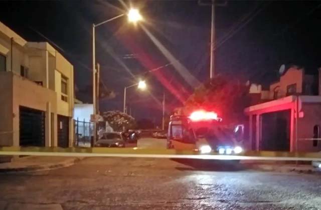 ObregonHoy's tweet photo. Niño le pega un tiro a su madre en Durango 🚨

La madrugada del lunes, un menor de 10 años le disparo a su mamá en el interior de su casa. https://t.co/4T8GSJx8ZF