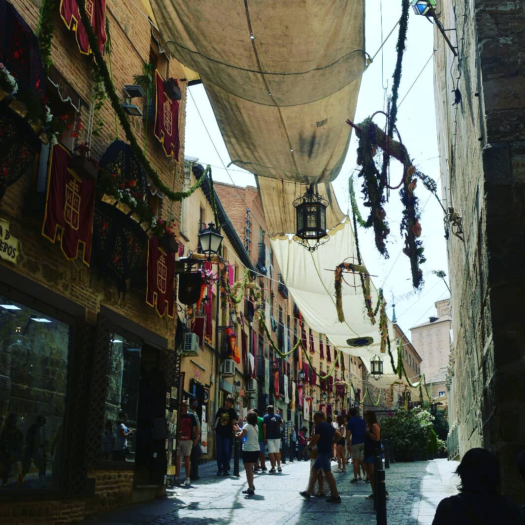 LifeNHobby's tweet image. Si no has visitado Toledo estos días durante el Corpus y aprovechado para ver los patios, toma nota para el próximo año... #livenplaces #toledo #españa #spain #corpustoledo2019 #patios