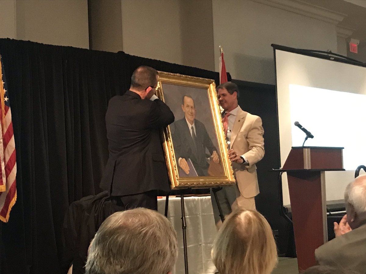 PhiGamArchives's tweet photo. Saturday night, a portrait of outgoing Executive Director Bill Martin was revealed. It will hang in the library @PhiGamHQ. Martin quipped that artist John Boyd Martin (Kansas 1959) “got the ears right.” #PhiGam #phigammadelta https://t.co/2bBGVOTqhg