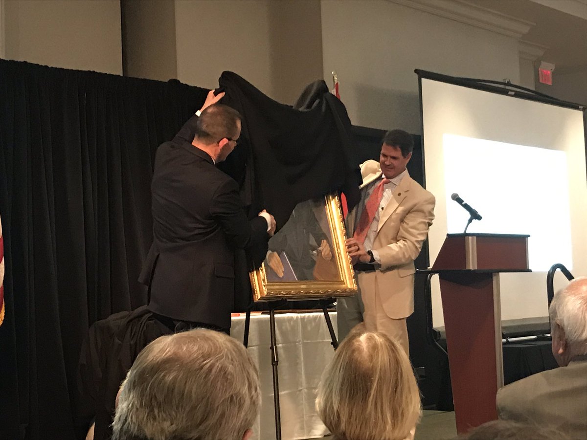 PhiGamArchives's tweet photo. Saturday night, a portrait of outgoing Executive Director Bill Martin was revealed. It will hang in the library @PhiGamHQ. Martin quipped that artist John Boyd Martin (Kansas 1959) “got the ears right.” #PhiGam #phigammadelta https://t.co/2bBGVOTqhg