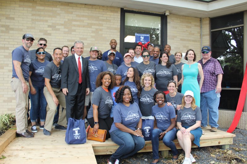 Colliers's tweet photo. Colliers' Will Haynes II is a member of the Dallas Regional Chamber's Leadership Dallas Class of 2019, which sponsors the recently completed MLK Fresh Food Distribution Center. #BEColliers #LoveColliers #ColliersForGood
https://t.co/1ad8eqtYnP https://t.co/BvvLKLxxgX