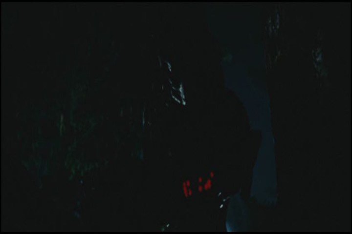 田舎のくま 映画レビューで 暗くて見えない って言ってる人はavp2観て同じこと言えますか