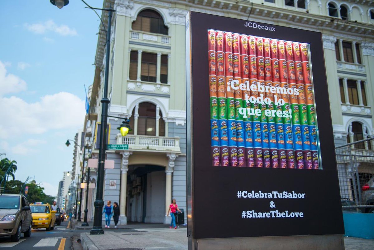 silvitabuendia's tweet photo. Caminar por el centro de #Guayaquil Malecón y Elizalde, a la vuelta de mi oficina, sentir la brisa del río y toparme con este precioso mensaje de @Pringles q me recuerda q la igualdad es imparable #EstamosAquí #MatrimonioIgualitarioEc 🌈 https://t.co/UB6BolBwUw
