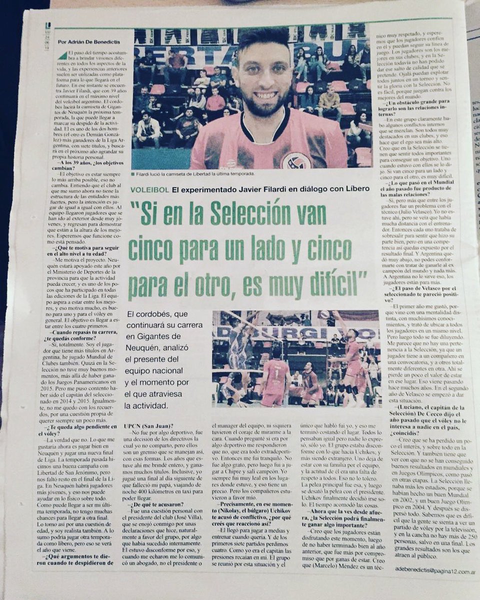 FilardiVoley's tweet photo. En la edición de este lunes 24/06 salió la entrevista de @adriandebe1 en @pagina12
Gracias por el espacio !!
También está disponible en el formato digital en la web del diario.
#voley #voleibol #volleyteam #volleyball #volley #volleyballplayer #filardivoley #javifilardi https://t.co/lSWjjDYBqY