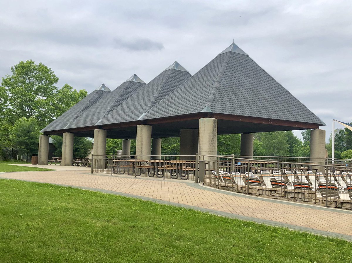 David Osler, Independence Lake Park (1978-87) /// Osler spent nearly a decade working on various projects for Independence Lake Park I’m nearby Whitmore Lake, MI. The first project was this picnic shelter next to the park’s pool area.