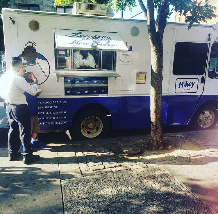 MikeyLikesItNY's tweet photo. We would like to thank everyone who grabbed a scoop of #TheDomenico in front of @difara yesterday ✂️🍃🍕 We hope we made that long line wait a little more enjoyable with our custom flavor dedicated to an institute we all love #DiFaraPizza🍦#LeadersOfTheNewScoop 💙 https://t.co/C6E3dfHbs1