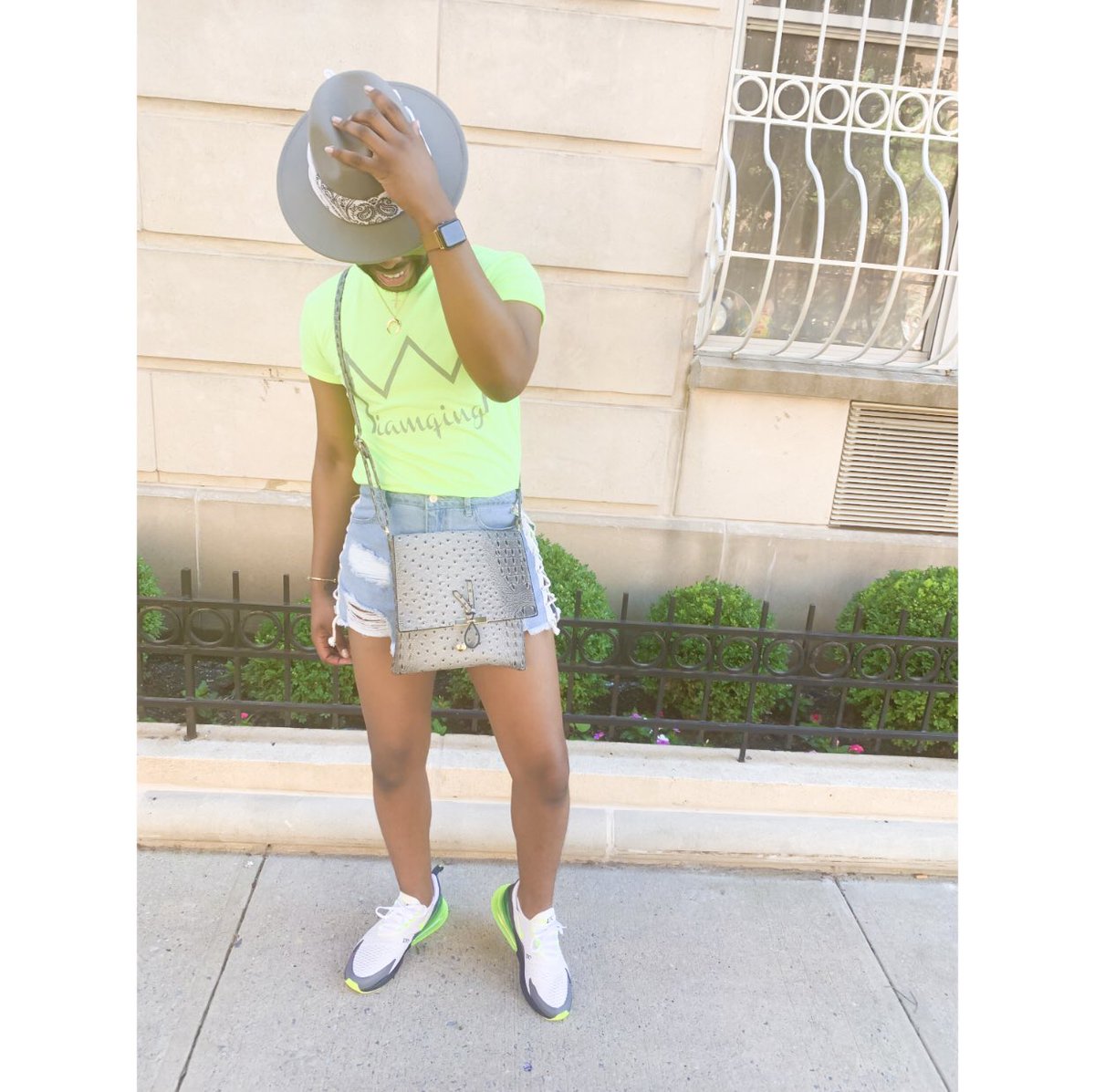 vintageqing's tweet photo. Iโm A Brand Bitch, IM A BRAND ๐ฃ All Tings #IAMQING #SHOPNOW https://t.co/QpdYYp40qN https://t.co/wjb2T1a6gX