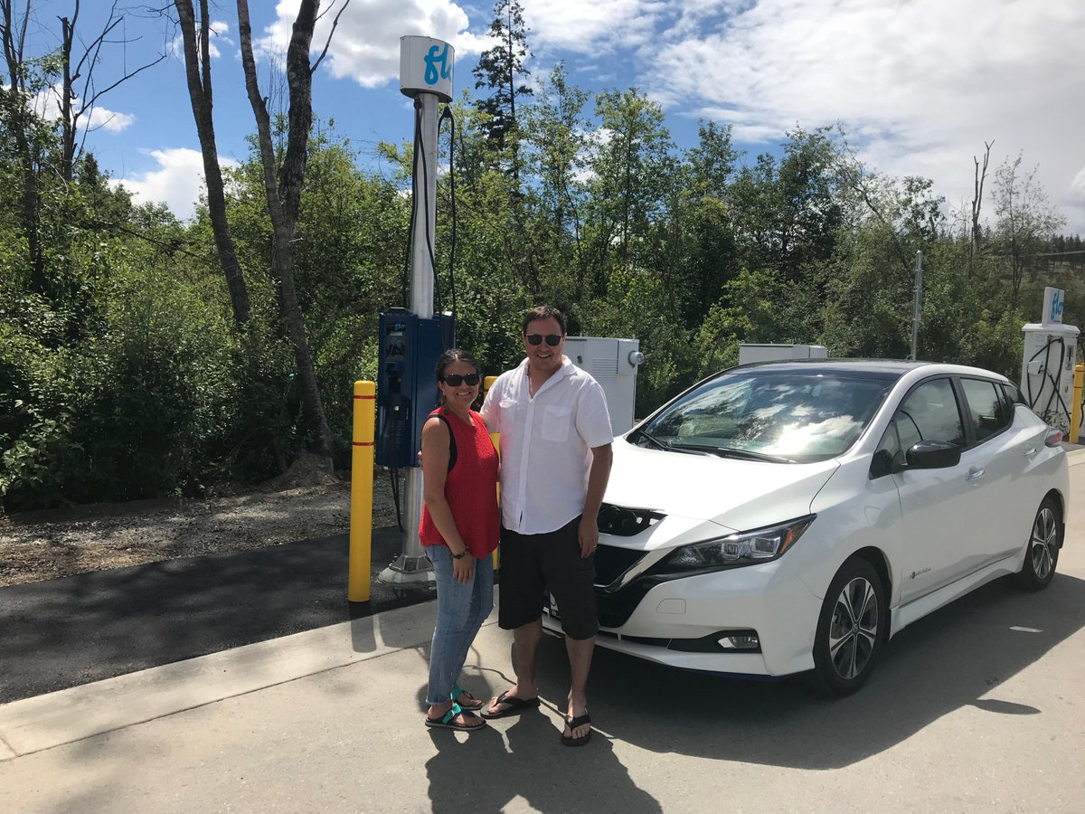 ylwkelowna's tweet photo. Pop down to electric avenue, gonna take your battery higher 🎶
Today we unveiled 3 new electric vehicle charging stations with @FortisBC and @NRCan and we even had our first customer! Jason and Melina stopped at YLW for a charge before heading to Osoyoos! #firstcharge #EV https://t.co/N5jIF7dwBw
