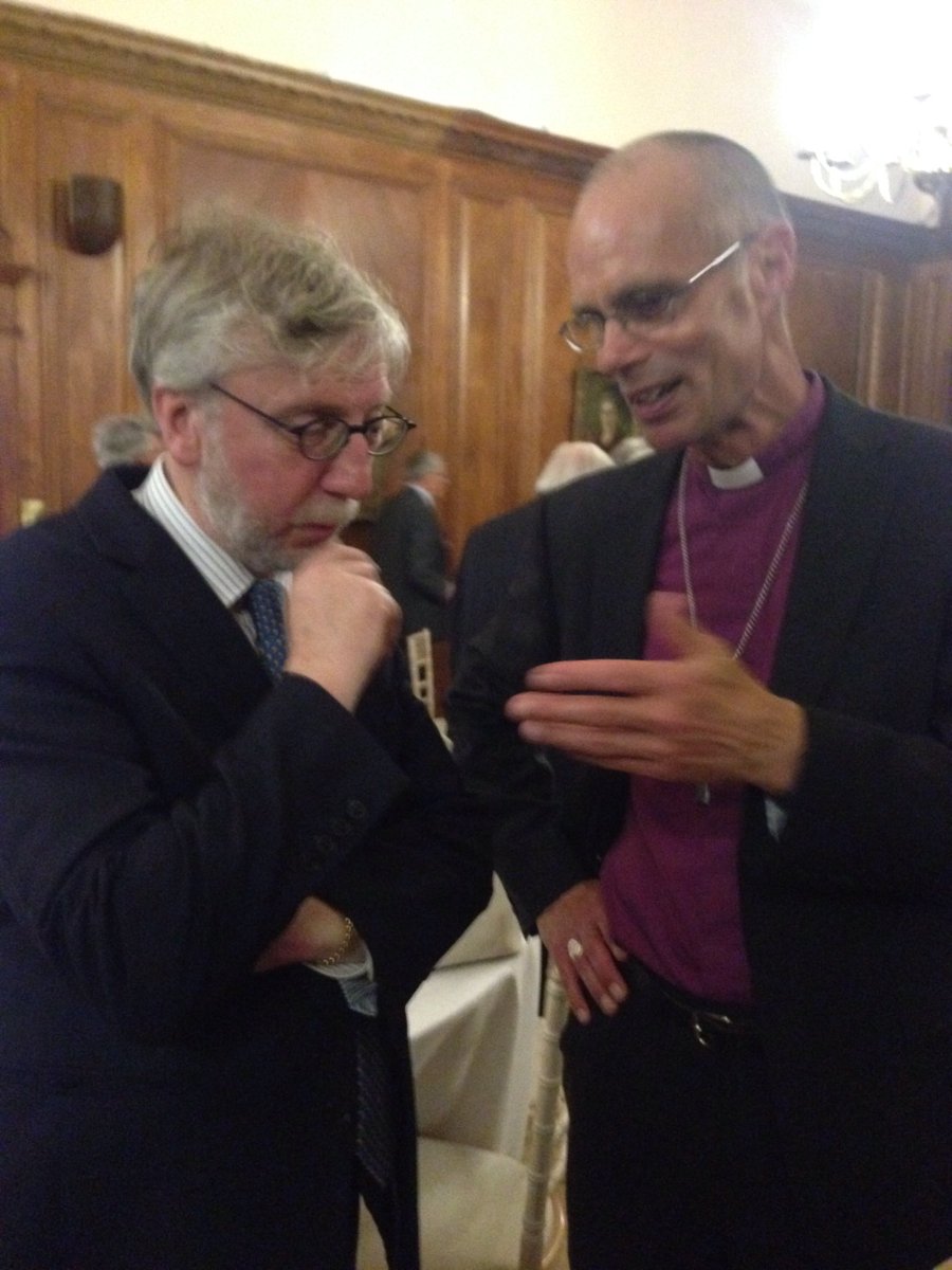 Delighted to represent ⁦Wandsworth⁩ ⁦<a href="/RoehamptonUni/">Uni of Roehampton</a>⁩ to thank Professor Paul O'Prey CBE  at farewell dinner for his amazing work over 15 years as the first Vice- Chancellor and to wish him and his lovely supportive wife, Pilar, well in their retirement.