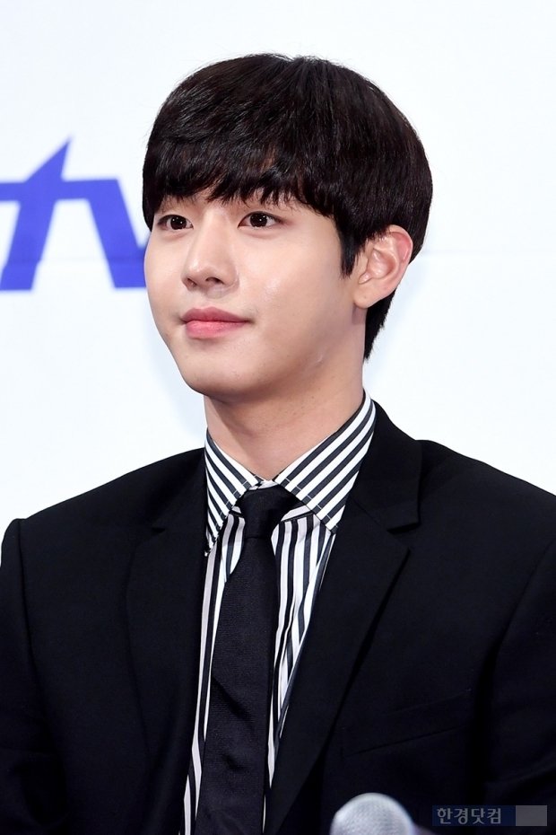 Some think that he has psychopathic tendencies, but he personally believes that he is simply a naturally skilled surgeon.Han Sun Kyu is in talks to return for the second season, while Yoo Yeon Seok and Seo Hyun Jin will not be returning. https://m.facebook.com/story.php?story_fbid=694013991040593&id=404138966694765 #ahnhyoseop