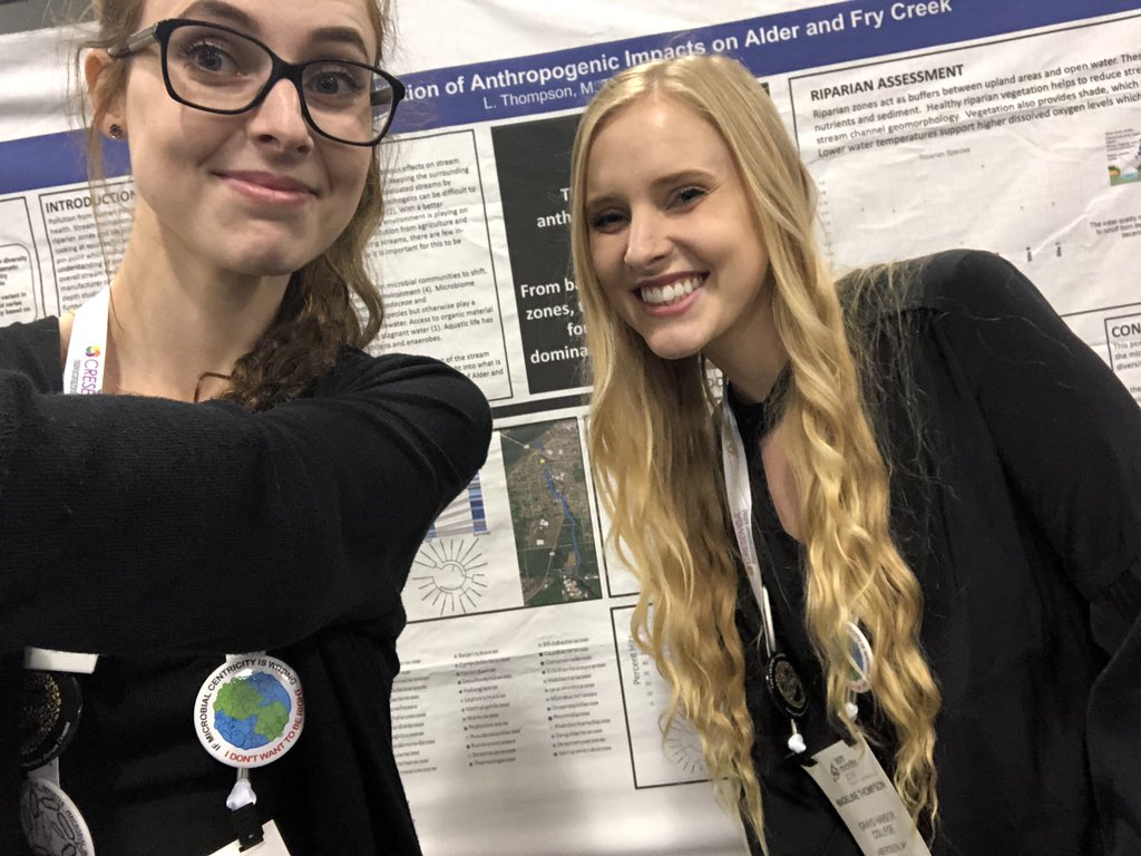 Laurenjean21_'s tweet photo. Such an honor to be able to present at #ASMicrobe2019 yesterday with @mis_madeline_ 🤓🤓

A huge thanks to everyone who made our first conference an unforgettable experience. Especially @AmandaLynGunn for being the best mentor! https://t.co/KiJosR9tmF