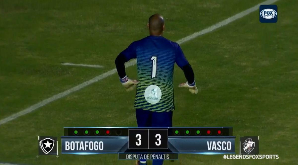 SportsCenterBR's tweet photo. 🏆🔥 Parece o ídolo @J1jefferson, mas é o Gabriel, herói do @Botafogo na Copa #LegendsFOXSports! https://t.co/dO3AK3UUVJ