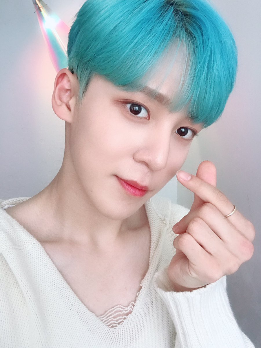 ATEEZofficial's tweet photo. [#윤호] 오늘은 오랜만에 돌아온 초 근접 셀카 윤호입니당💕💕💋 오늘 하루도 파이팅💪💪
#ATEEZ #에이티즈 https://t.co/KawBaI50CI