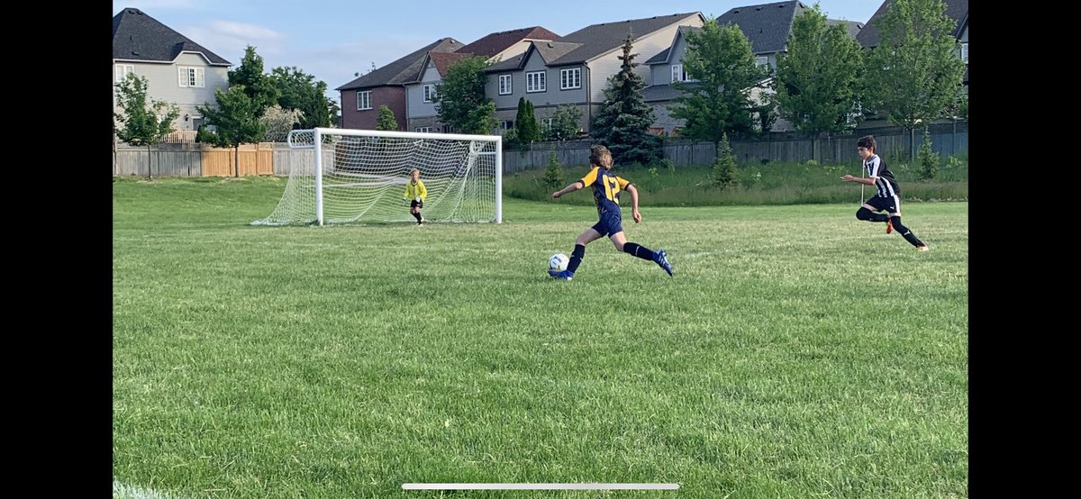 LM_Premier's tweet photo. Good to see @LM_Premier 09 boys enjoying their evening game playing some good football & learning every step of the way v #fogofc in @OntarioIsSoccer #oasl #lotsmoretolearn #bettertogether #betterneverstops https://t.co/pokkwkOyhe