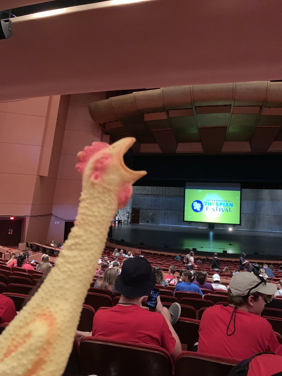 LiviBaguette's tweet photo. ready for opening ceremonies! #ThesFest19 #ITS90TH https://t.co/ygu9Pb6RgY