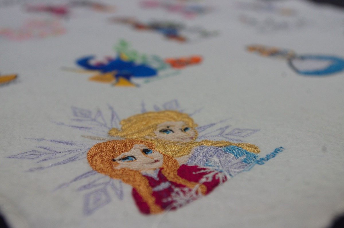 ミシンショップタケダ ブラザーの Fm00d にはディズニーの刺しゅう模様がたくさん内蔵されています ミッキー ミニー ディズニープリンセス くまのプーさん ピクサー アナと雪の女王などディズニーは45種類あります Fm00d ディズニー刺繍