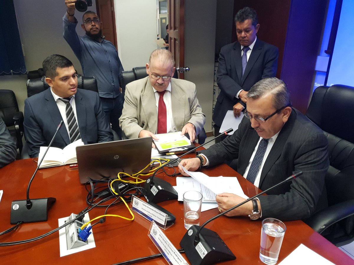 Xn0wZ503's tweet image. Hoy en la Comisión de Obras Públicas acordamos convocar al titular del MOP, Romeo Herrera en relación a la postura del Gobierno Central sobre el SITRAMSS.