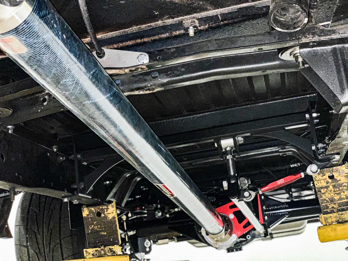 QA1Motorsports's tweet photo. A Carbon Fiber Driveshaft install pic. The Monday pick-me-up you didnโt know you needed. ๐
#goDRIVEit #QA1equipped #carbonfibersriveshaft #QA1 #mondaypickmeup #newblue #fordf100 #installpic https://t.co/1gJk89i9qL