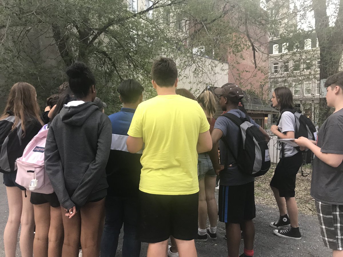 oxfordschoolhfx's tweet photo. Grade 9 Trippers went Ghost hunting in Vieux Montreal this evening! It was a beautiful evening for a walk on the water and admire the sights! #KnightsInQuebec #OxfordPride https://t.co/V4VrgTofSw