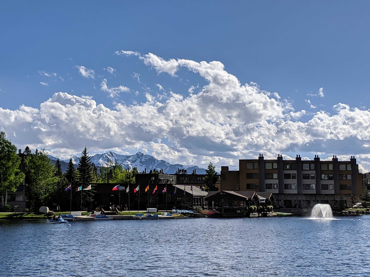 RenderNetworks's tweet image. Could there be a more perfect backdrop for the next few days at #MountainConnect? The @RenderNetworks team are pumped full of mountain air and ready to roll at @keystoneresort, stop by booth #14 #LoveWhatYouDo #BuildNetworksBetter
