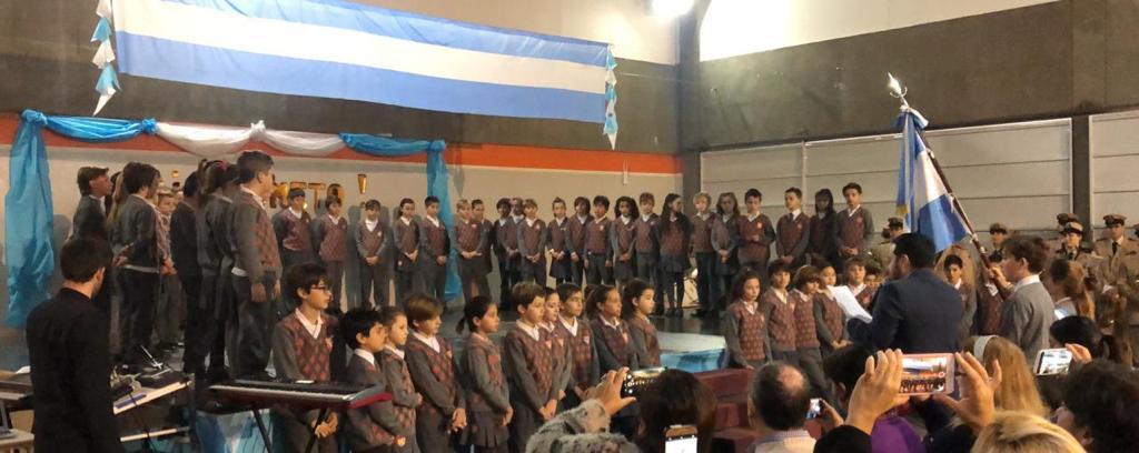 daklar's tweet photo. Acompañando a los chicos de 4to. EP de @conectadosnfs Nordelta que hoy cumplieron la tradición de realizar la Promesa de Lealtad a la Bandera. #orgulloNFS https://t.co/UkmWnSvUeO