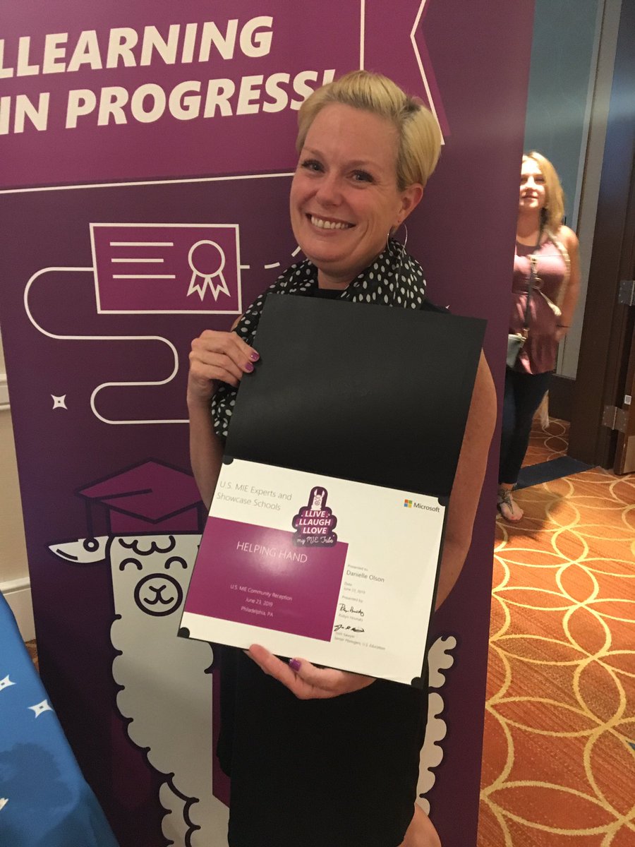 desireadaniels's tweet photo. this #amazing woman inspires and touches EVERYONE she teaches. she is truly an amazing woman and so deserving of her award!!! 🎉🎉Congratulations @cybersavvygirl!!! much deserved. we ❤️ you!!!! #MicrosoftEDU https://t.co/0A9gl3ZD4W