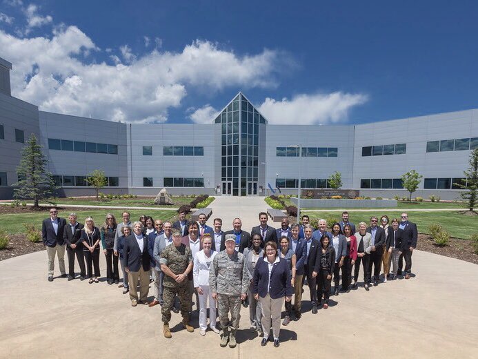 DoD_Outreach's tweet photo. Two commands with one common purpose - to defend the homeland!

@USNorthernCmd and North American Aerospace Defense Command commander, @USAirForce Gen. Terrence J. O'Shaughnessy, welcomes members of the #JCOC91 for a command brief &amp; discussion @PeteAFB, Colo. #KnowYourMil https://t.co/voyceyl7F0