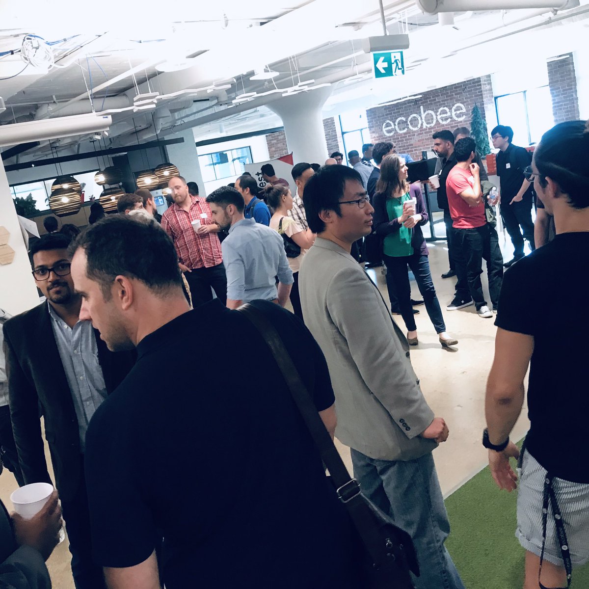 cfrnch's tweet image. Thanks to @ecobee for hosting this month’s #hackernest tech social! 🤓🐝🍯
