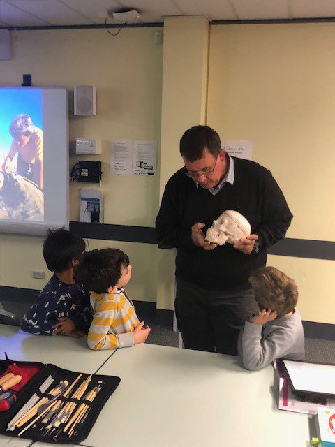 MACmuseumMQ's tweet image. Thank you to Les Petites Classes for visiting the #museum last weekend! A/ Professor Yann Tristant ran a special hands-on program for their budding archaeologists! ⛏ 🏺

For more on our school programs, please see: bit.ly/MACPrograms
Images: Les Petites Classes
#HistEdChat