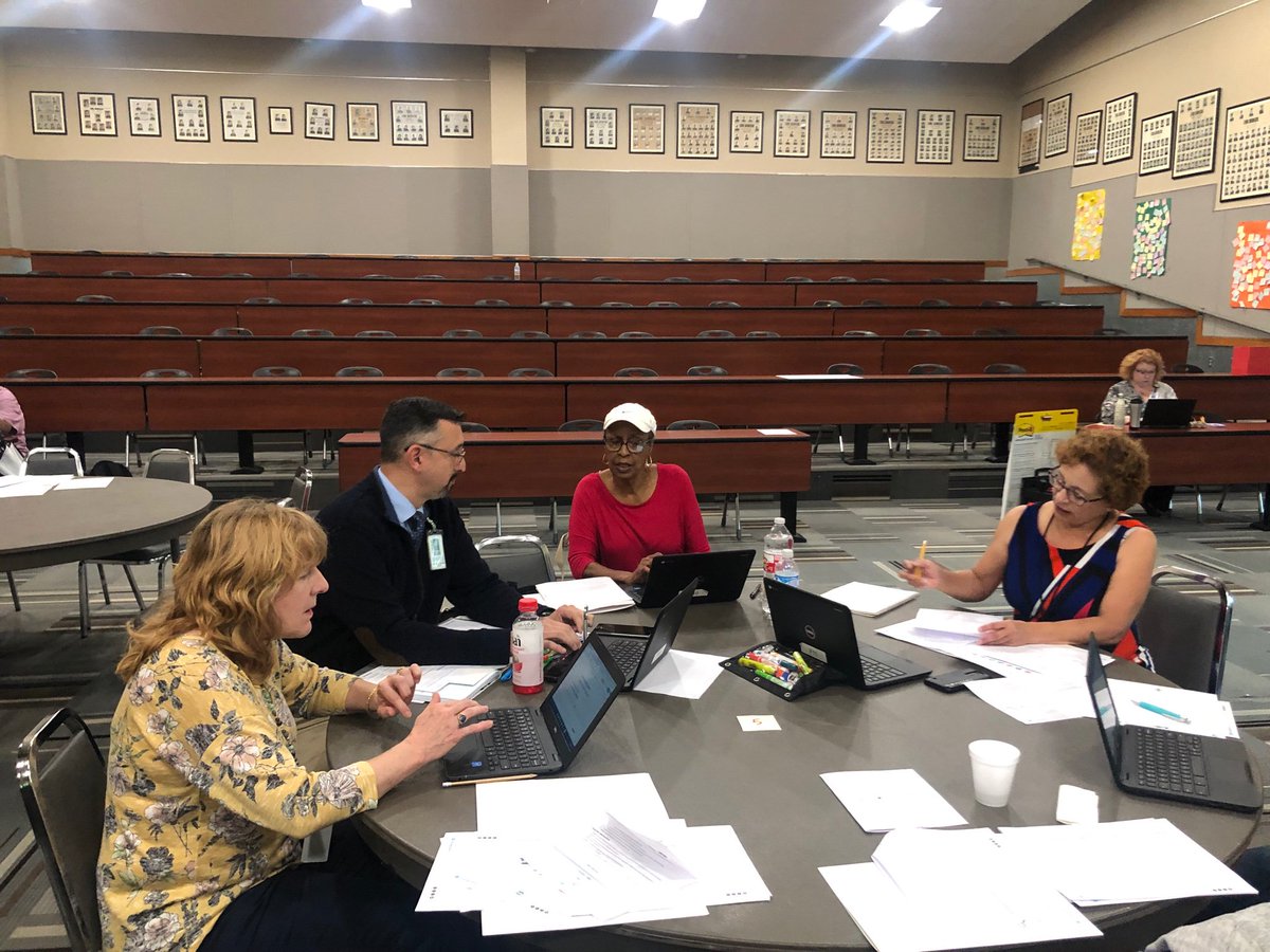 horace_katrina's tweet photo. Roberson at Work. Empowered andExcited.#roberson#springisd
#engaged2learn https://t.co/GfKFezGEFT