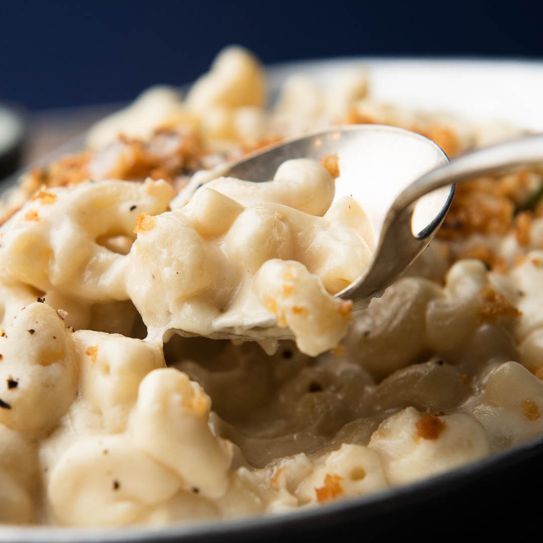 MiyokosCreamery's tweet photo. It's Mac and Cheese Monday! What's your tastiest Miyoko's cheese sauce recipe? Tag us in your photos with #PhenomenallyVegan! #Miyokos #PhenomenallyVegan #SavorCompassion #WhipUpSomeWow #Vegan #VeganCheese #VeganButter #DairyFree #LactoseFree #CrueltyFree https://t.co/FiCuiZiNd5