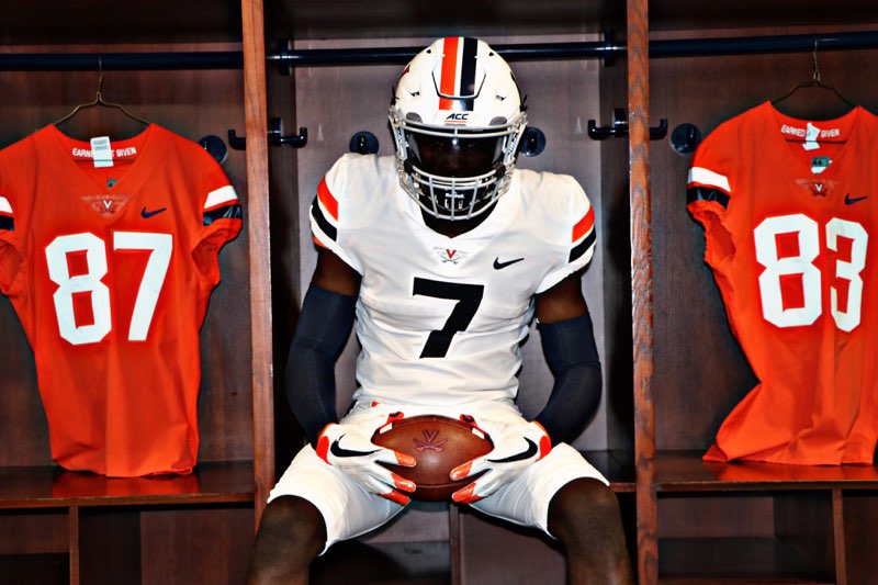 AhmonteW's tweet photo. Photos from my UVA visit! It was a blessing to be at the University of Virginia. Great coaches and great family environment. #UVA #HoosRising @G_PaidInFull08 @samspiegs @gabrieldbrooks https://t.co/QDYqON9i89