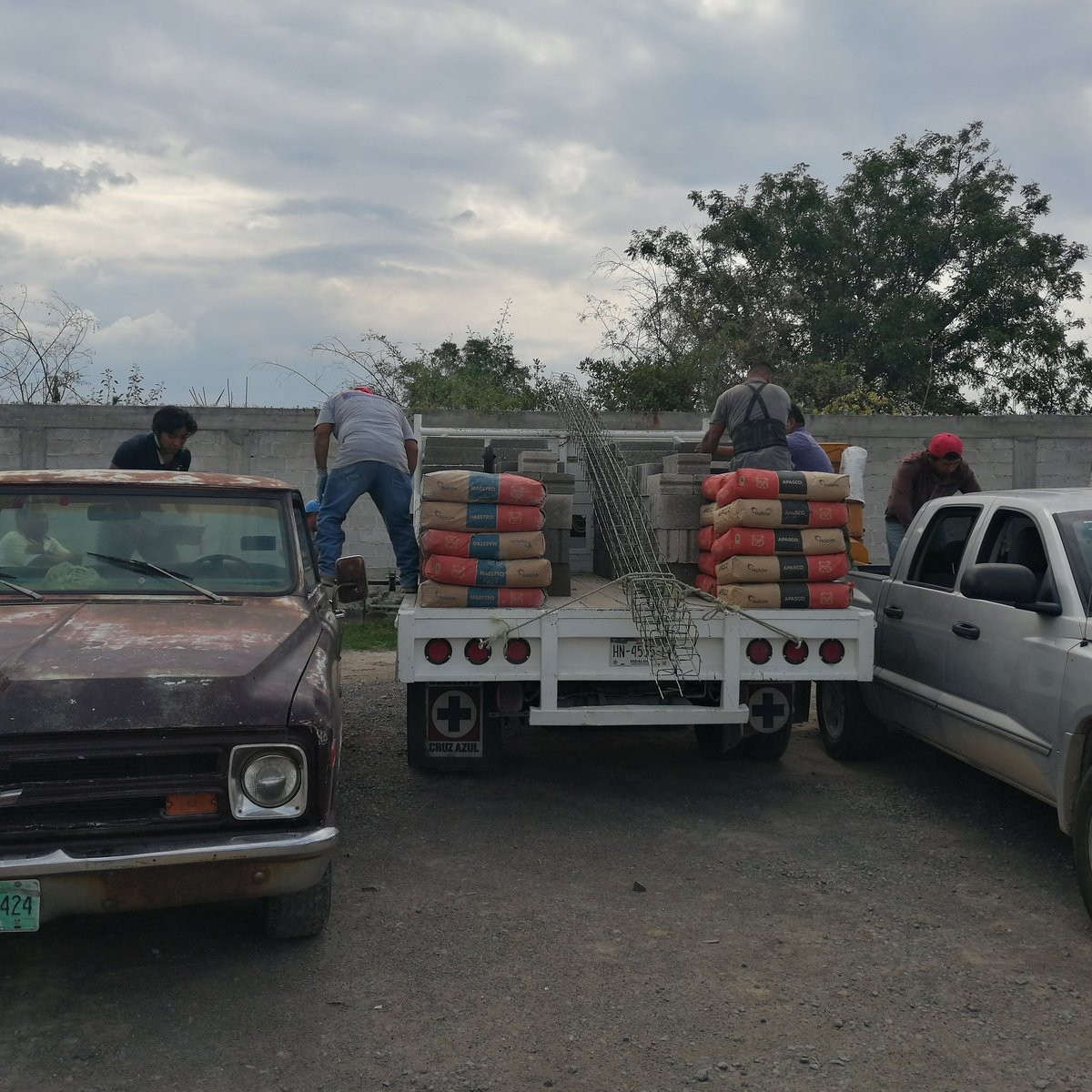cj_juvempro's tweet photo. Continuando con la entrega de activos en el marco del programa #HidalgoTeNutre que impulsa el @gobiernohidalgo a través de la @SEDAGRO_HIDALGO el equipo #juvempro esta vez entregando agregados de los proyectos "gallinero microrregion fría en la localidad de El Tephe #Ixmiquilpan https://t.co/vz4JH2cI31