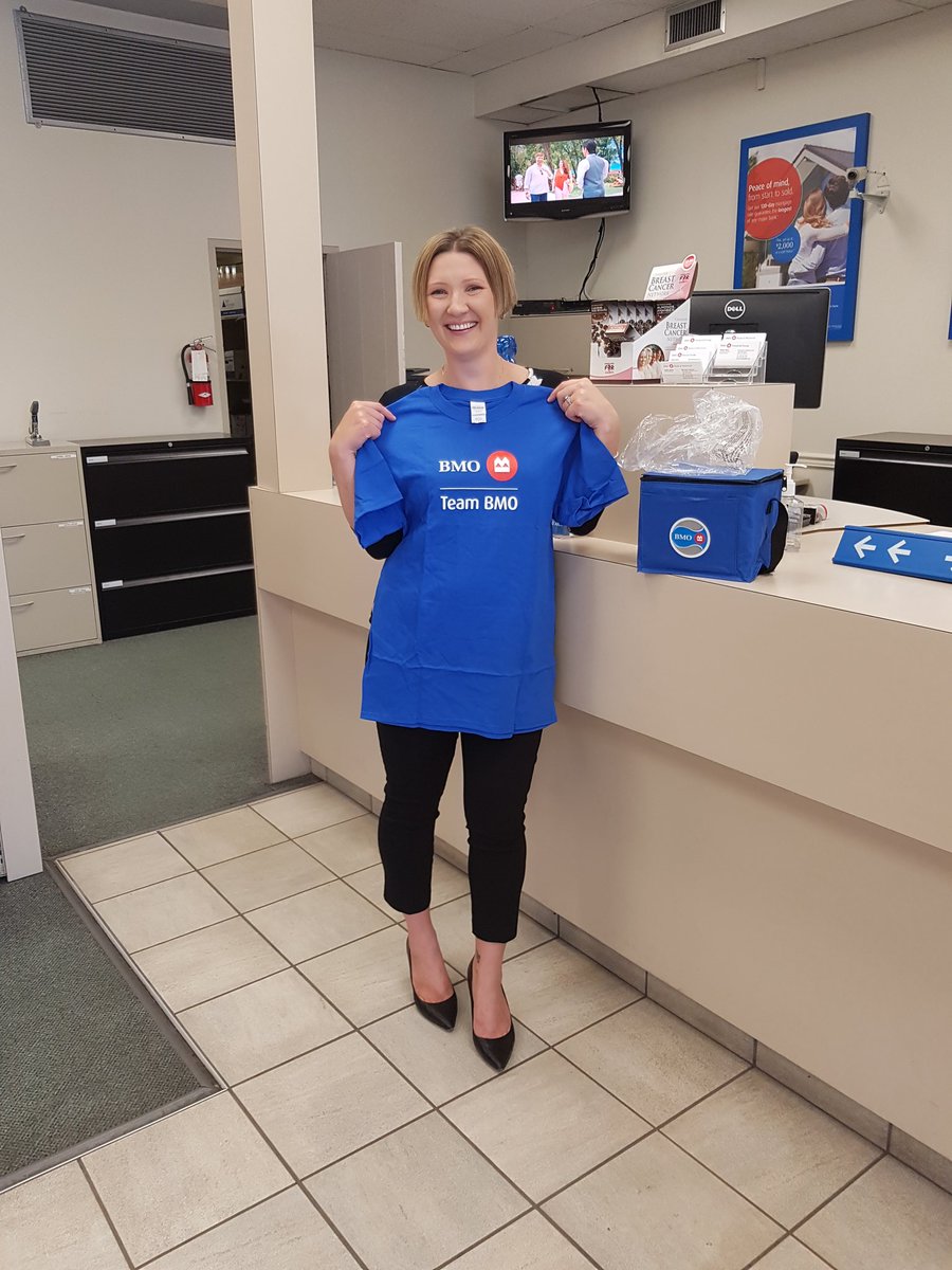 debdasilva11's tweet photo. Welcome to BMO Michelle!! First day and first team huddle in Tsawwassen...Many more to come! @pat_dejong https://t.co/ZavWhkoCHC