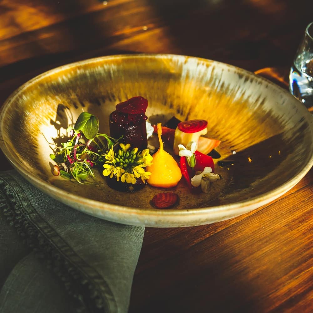 StGeorgesR's tweet photo. Simple and elegant 💚 #StGeorgesRestaurant #OurSpaceYourPlace https://t.co/6Wqq3D2OfV