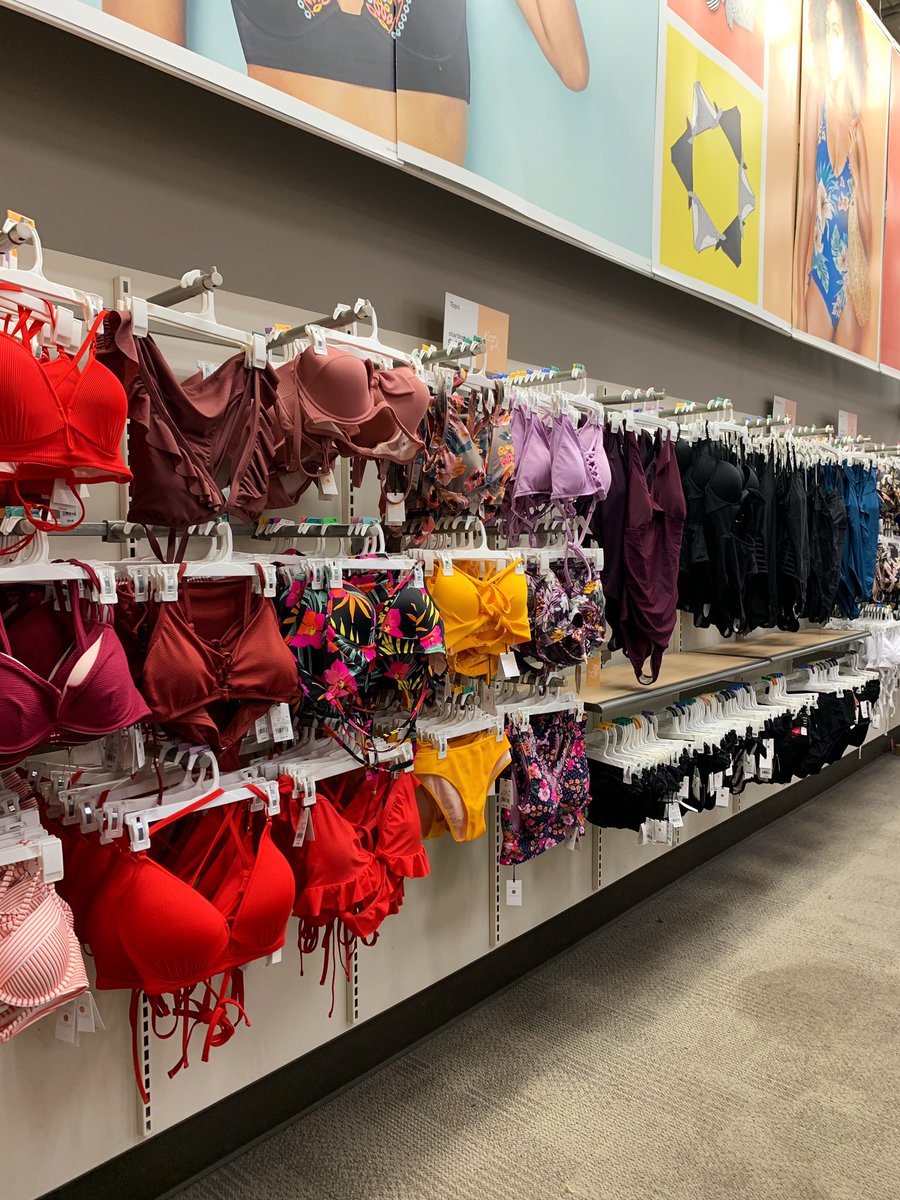 Everyone loves rainbows!🌈 Our team at 0273 is loving the shoppability that warm—>cool merchandising is bringing! #targetmchenry #warmtones #cooltones #suitup4summer