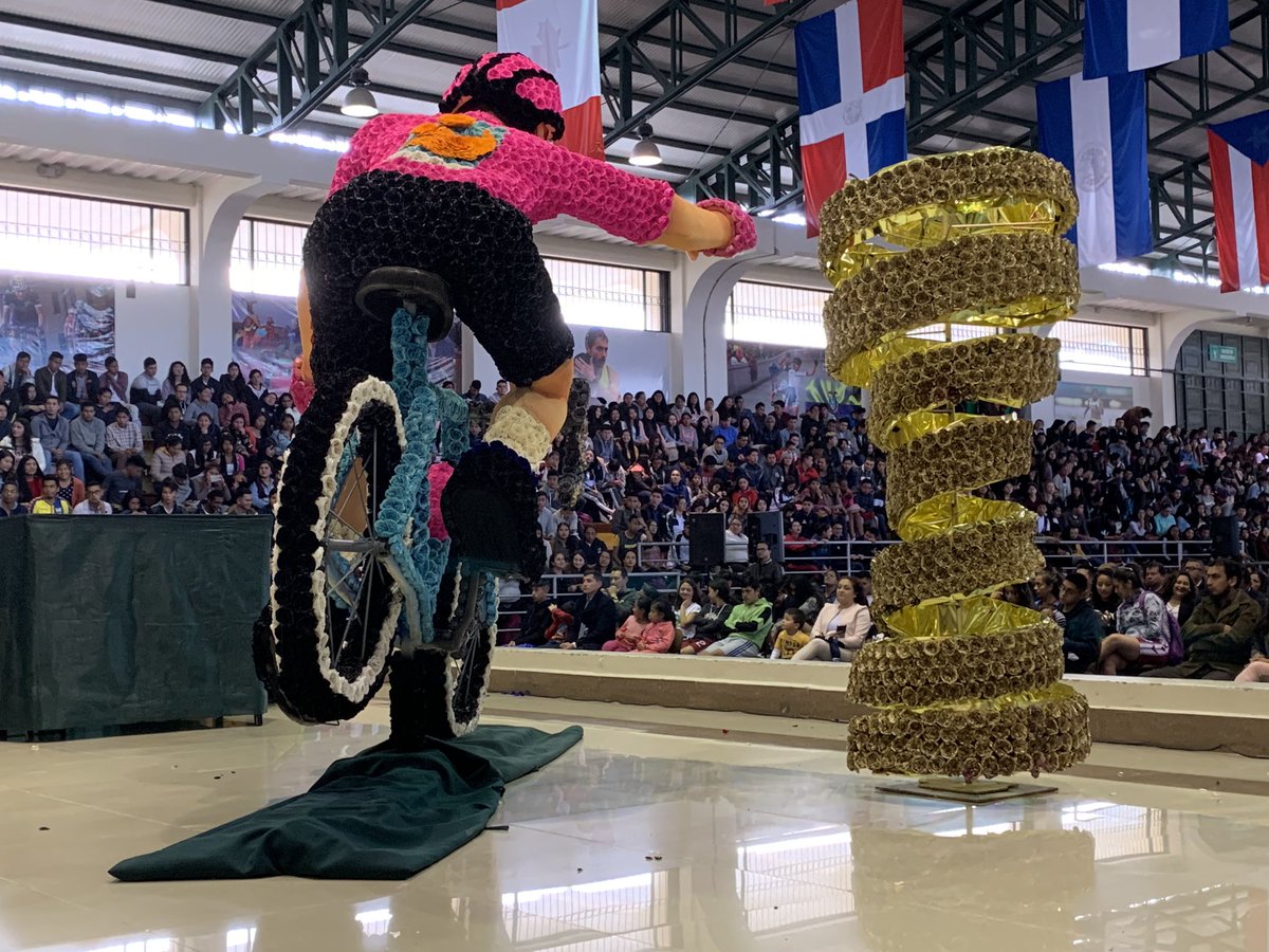 loboruiz04's tweet photo. @RichardCarapazM “Los sueños se cumplen, que nada ni nadie se interpongan en tus objetivos” 
#LaLocomotoraDelCarchi 🇪🇨 

@victorhugopenag @mario_sabato @giroditalia @roseamor2011 https://t.co/GrJGmSLZH7