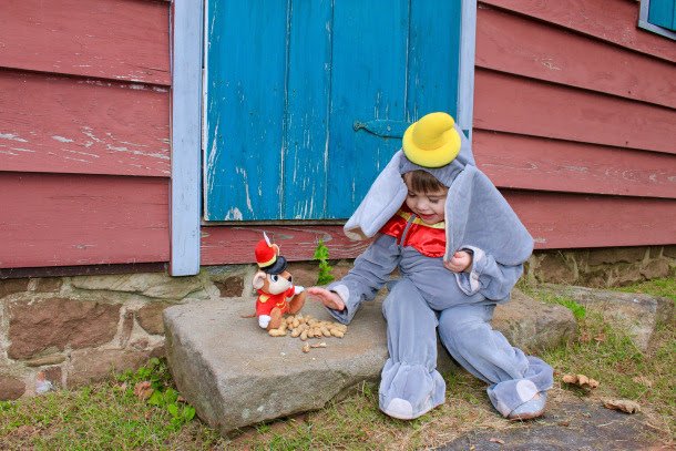 PicturingDisney's tweet photo. Here are 10 Fascinating facts about the original Dumbo since we are all getting into this!! 👉🐘 https://t.co/HHEUzzFWn8 👈🐘 #DUMBOBLURAY #babymine
@Belairmommie @Dumbo #timothymouse
#DisneyPartner https://t.co/Mc05Z4pvZF
