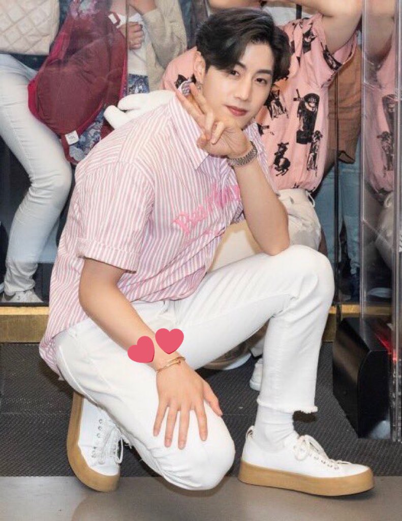 bambam_yani's tweet photo. ตอนอยู่สนบ.ที่เกาใส่กันคนละสี พออยู่เมกาปุ๊บใส่สีเดียวกันเลยนะจ๊ะ🐍🐊💜❤️
#MarkBam #MTBB #MTBBSTORY https://t.co/tT2zj52vLW