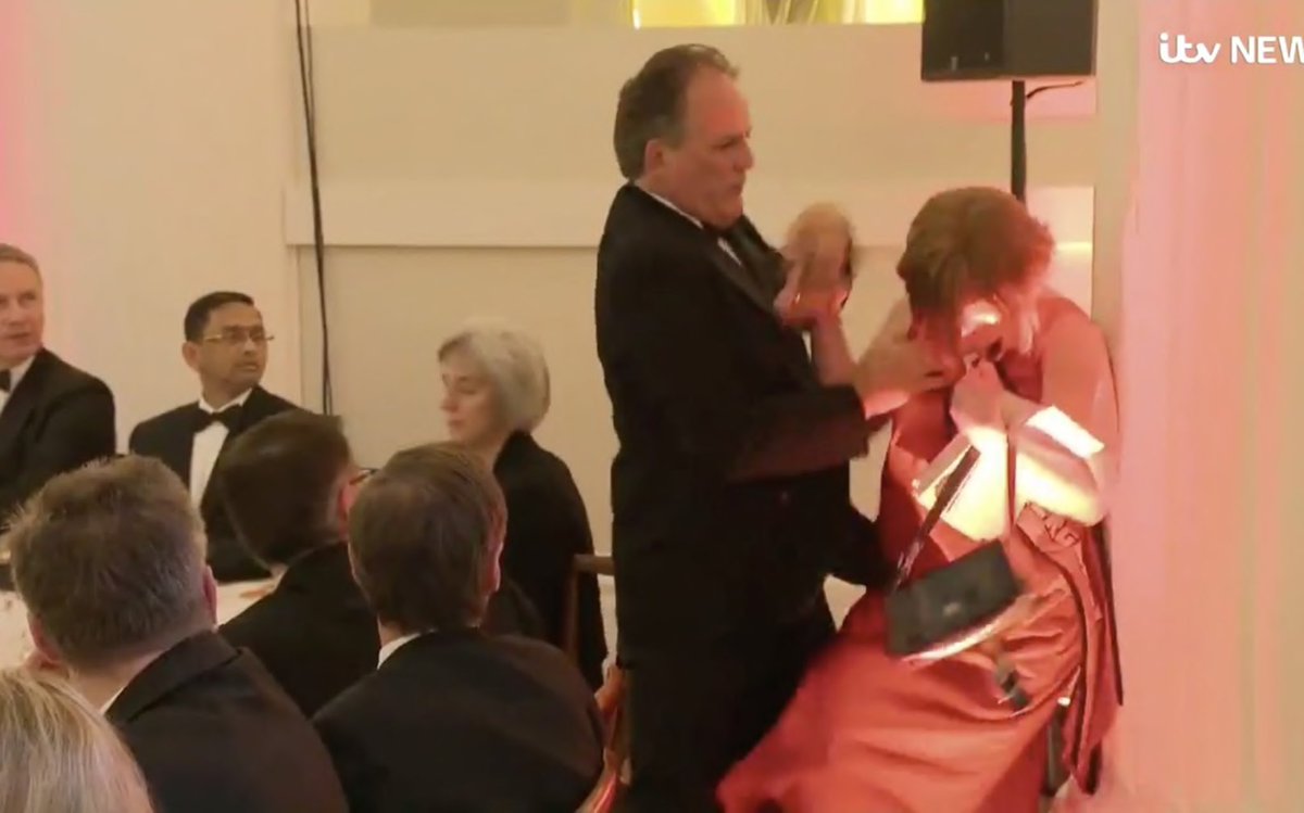 sussexblogger's tweet photo. @jongaunt Disgusting to see anybody defending that bullying thug, who has since apologised for his attack on a woman half his size
He is a public servant, bound by the MPs’ code of conduct - which he breached by this assault
#markfieldassault https://t.co/r1OZTPvNC6