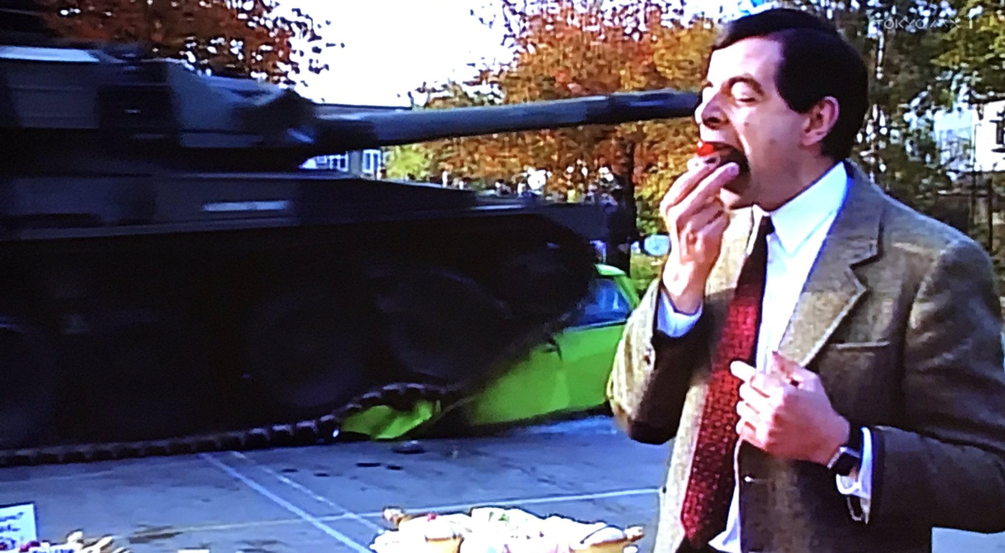 ピリカ ミスター ビーンが学校へ行く話で ミニクーパーを踏み潰した戦車はチャレンジャーでしょうか ガールズ パンツァーで大洗女子学園長のフェラーリがポテチになったやつの元ネタですかね ミスター ビーン ガルパン