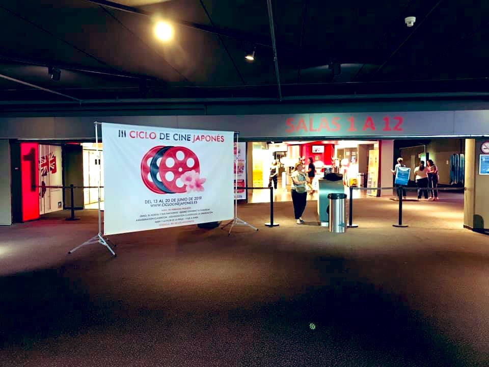 ZinkingOn's tweet image. El pasado jueves clausuramos el #IIICiclodeCineJaponés que organizamos con la Embajada del Japón, con el preestreno de “Godzilla: Rey de los Monstruos”. 
¡Éxito total de asistencia en los pases que cada vez cuentan con más apoyo!
Empezando a organizar el de 2020, ¡os esperamos!