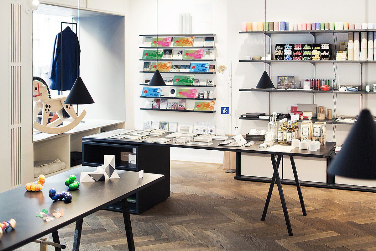 Aujourd'hui, mardi 25 juin, les belluards sont distribués par la Bottega Ethica, la charmante boutique dans la rue de Lausanne. 

A la recherche d'un cadeau éthique, créatif et esthétique? Vous êtes au bon endroit! Et en plus vous aurez droit à l'un des derniers belluards.