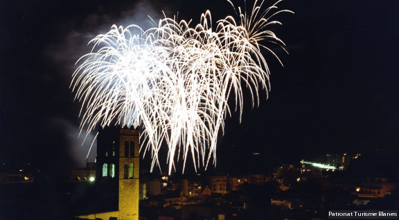 costabrava's tweet photo. 🎇 En menys d'un mes comença el Concurs Internacional de Focs d'Artifici de Blanes. 

No t'ho perdis 👉  https://t.co/J1Dw5V7Pza #InCostaBrava https://t.co/rbs5pjIZTQ