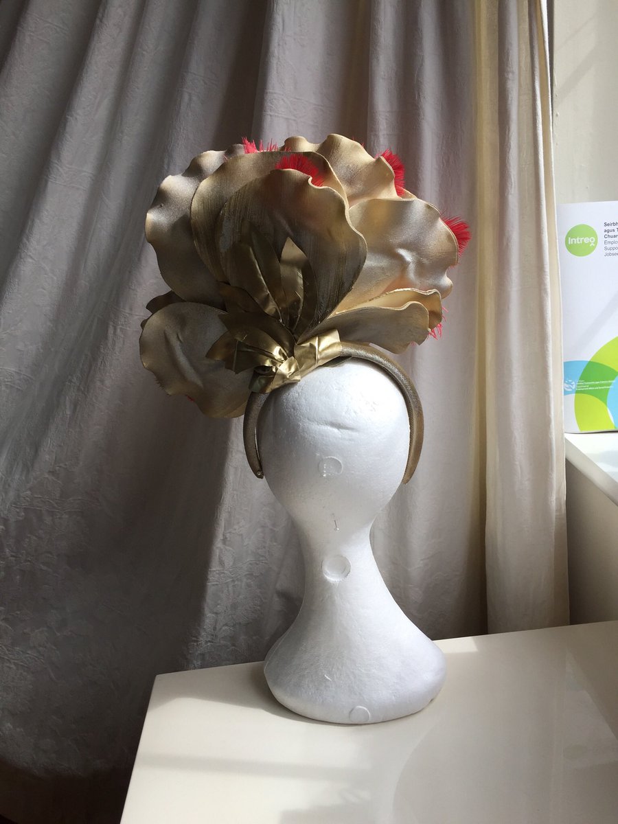 lilrosedesign's tweet photo. Here is one of my headpieces in the #xterrace #hatmosphere #hatgallery and #popupshop in the Brompton Gallery in #kensington #london , I have seven over there in all for the london set to peruse ! 😉 #littlerosedesign #millinery #headwear #hatmaker #fashion #ss19 #ascot https://t.co/fzdhNByw7n