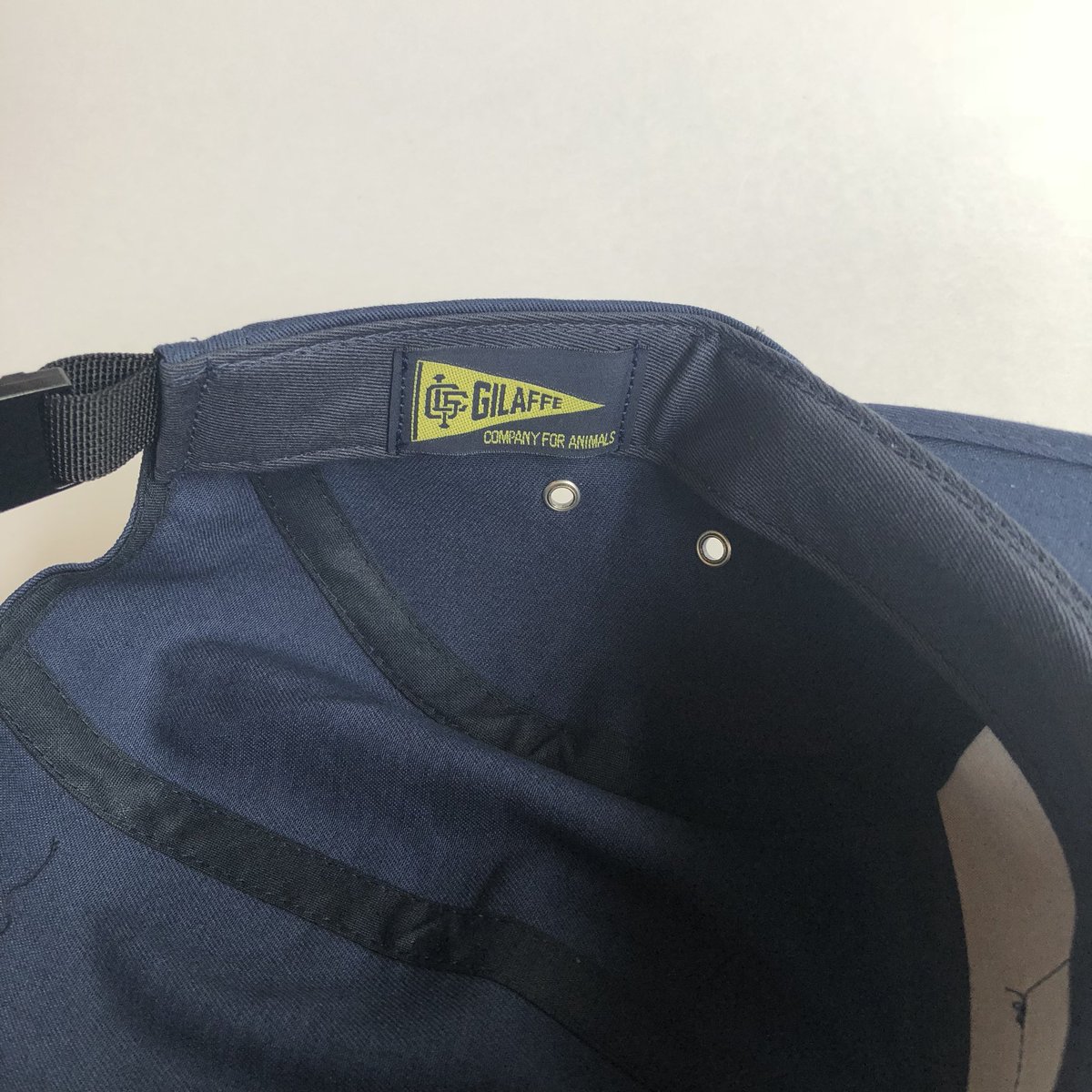 chosha_bmbc's tweet photo. 大きな声じゃ言えないが、GILAFFE 限定 TEAM CAMPER HATが超極秘販売されてるらしい。
お求めは、超厳選されたGILAFFEディーラーかMTPLS ONLINEで!
https://t.co/a9SpCtoMd2
#gilaffe #gilaffesnowboards #camperhat #5panel #snowboarding https://t.co/BvKCaaT4Ff