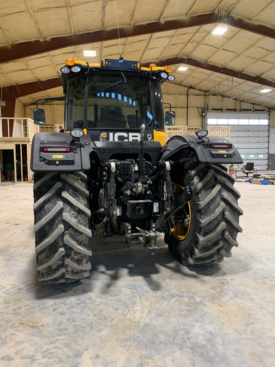Wanted to try one of these tractors out for a while now. I guess I finally get to see how well they work #jcb #fastrac