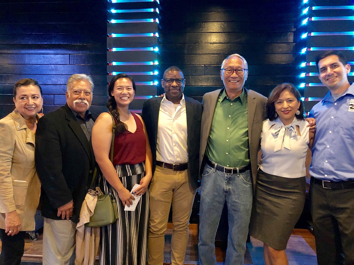 Xicanamama3's tweet photo. So happy to be a part of tonight’s ⁦@TheCCLB⁩ celebration honoring the one and only Bruce Saito. Thank u 4 all you’ve done and continue to do for our youth and society in general. #RMC #YouthEmpowerment https://t.co/m8PWzI8vii